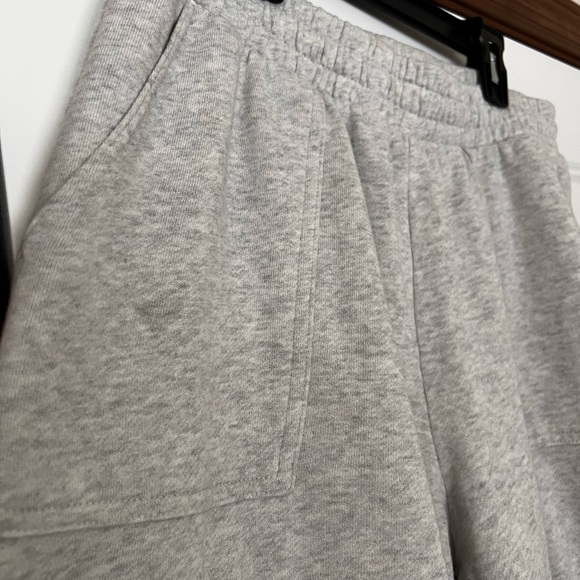 Old Navy Gray Cargo Wide-Leg Sweatpants- Womens Medium tall - Picture 5 of 5